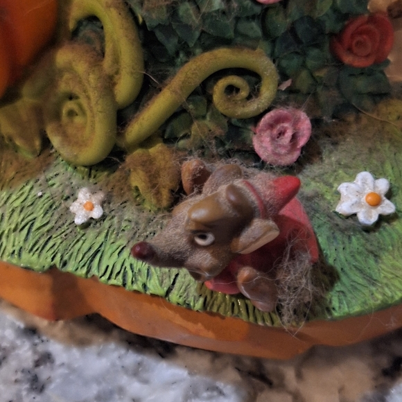 Disney Princesses collectable snow globe and music box - Picture 11 of 13